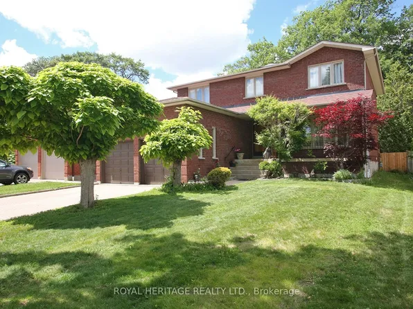 8 Challenger Ct, Toronto, ON M1C 4V1