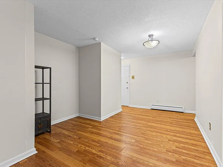 1531 Packard St #13 — Photo 8