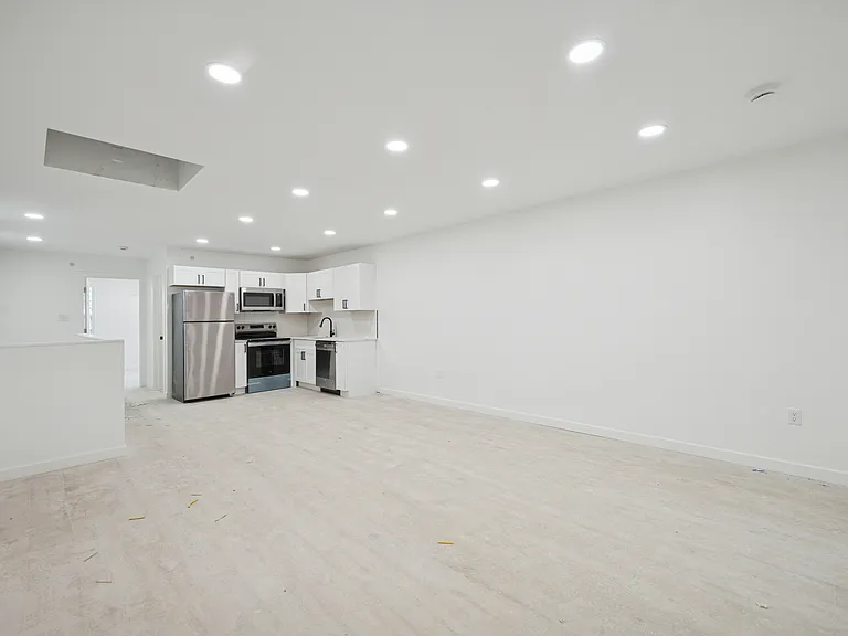 51 Farson St #4 — Photo 6