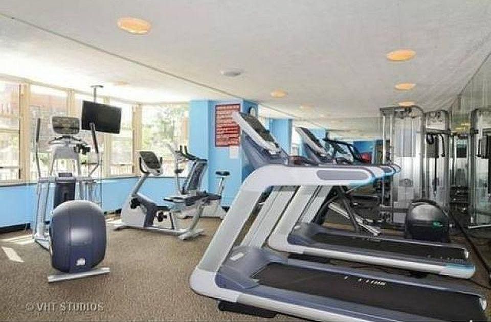 2nd image of 525 W Hawthorne Pl APT 1503