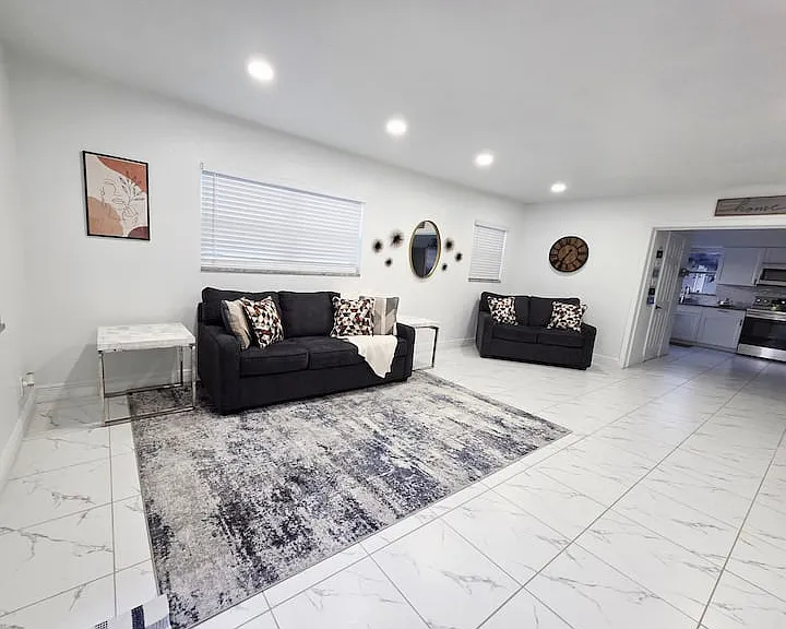 2401 E Annie St — Photo 8