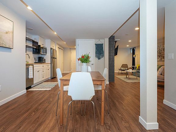 eating area/ dining room