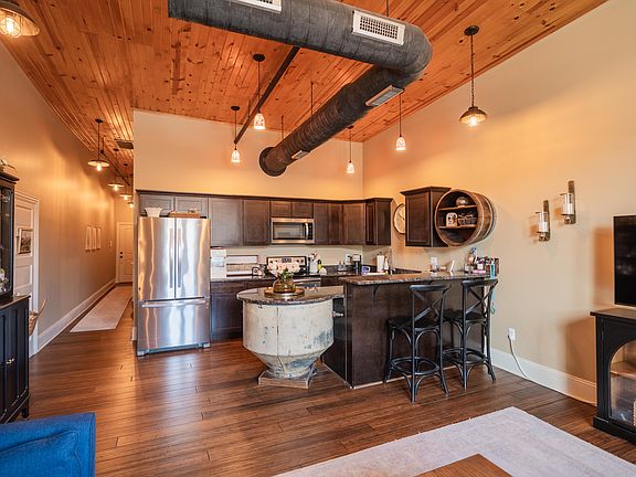 3rd image of 411 Grand River Ave #411C