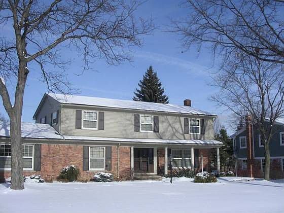 1st image of 221 Woodedge Dr