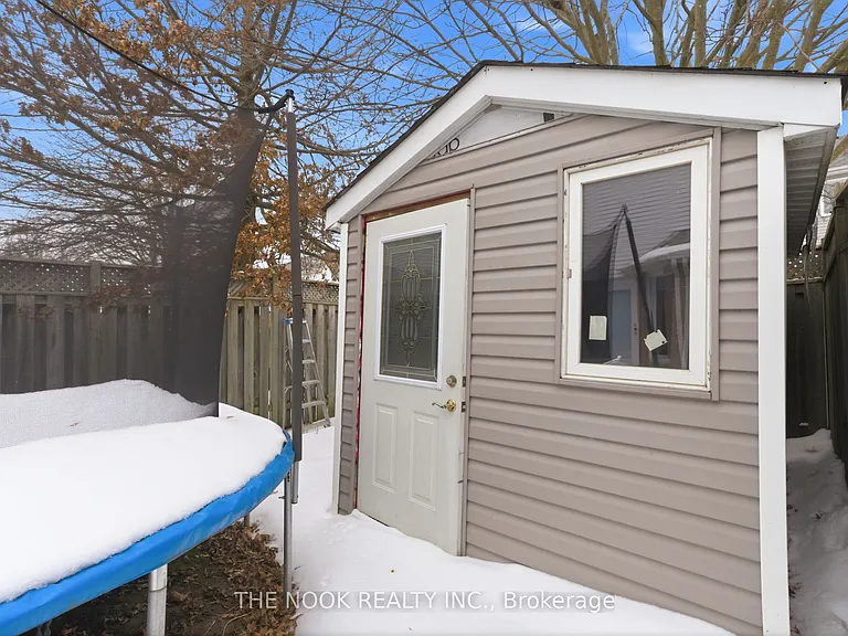 119 Brownstone Cres — Photo 37