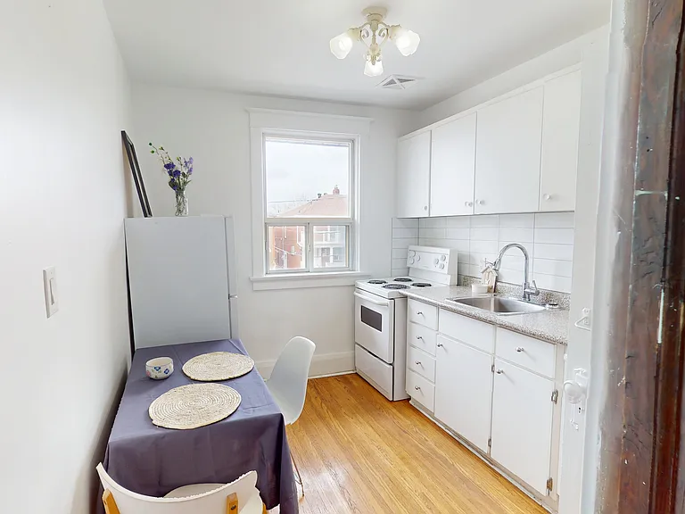 275 Oakwood Ave — Photo 3