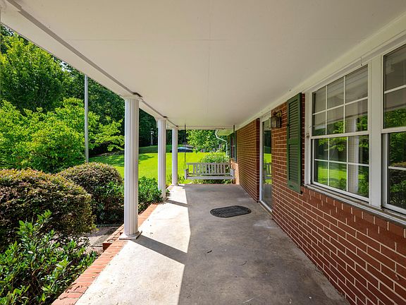 5th image of 409 White Rd