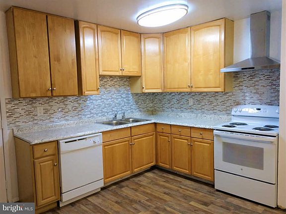 5th image of 53 Lynch Farm Dr
