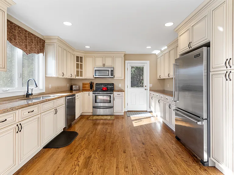 9 Tall Oak Ln — Photo 2