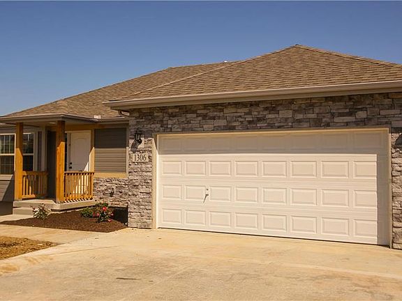 3rd image of 1201 NW Highview Dr