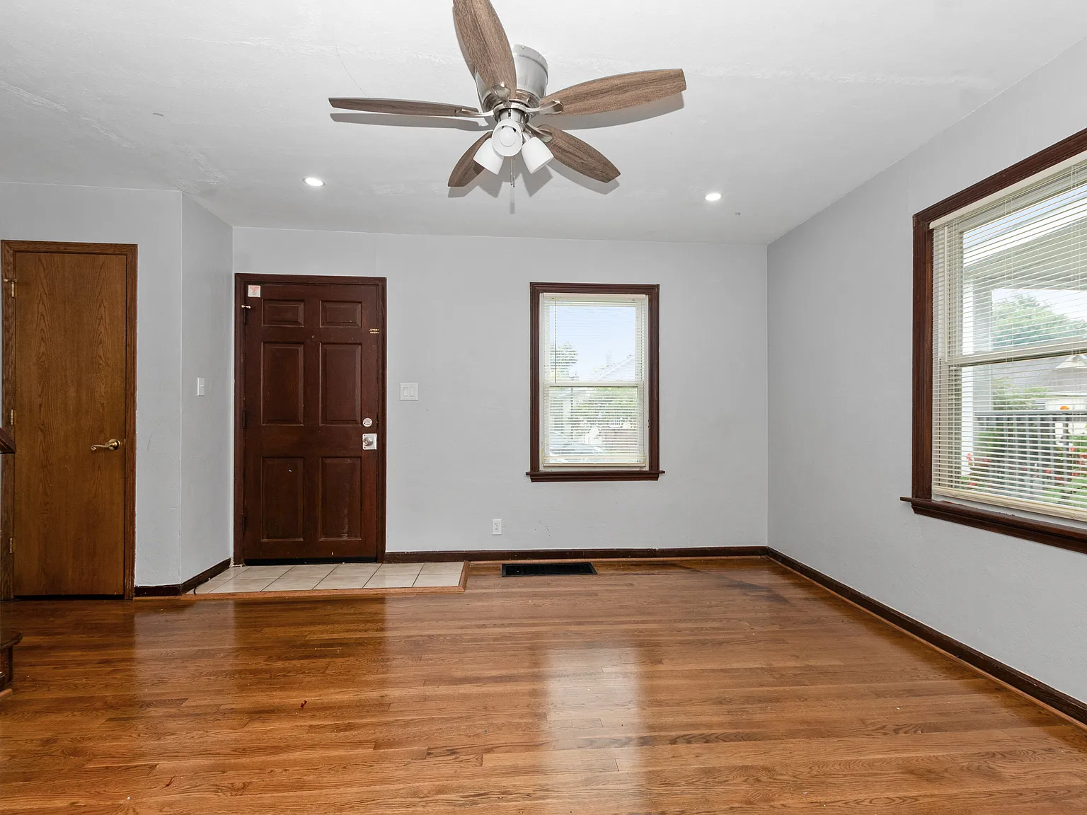4908 Hickory Ave — Photo 2