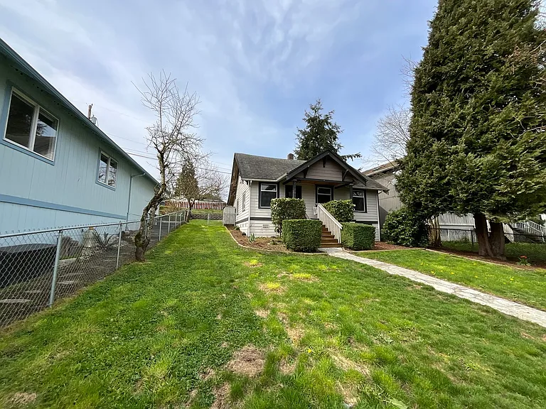 2120 E Grand Ave — Photo 24