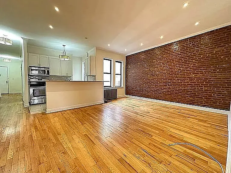 382 Wadsworth Ave #1E — Photo 2