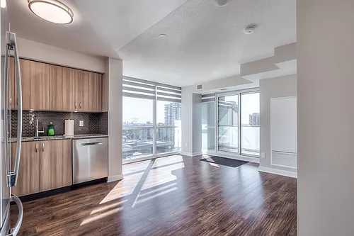 5740 Yonge St Photo 1
