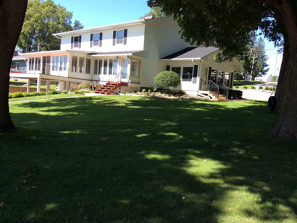 1st image of 702 Park Dr