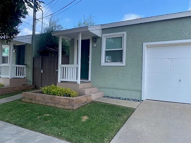 1 bed, 450 sqft, $2,400 — Photo 1