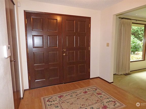 4th image of 4619 Claridge Drive SE