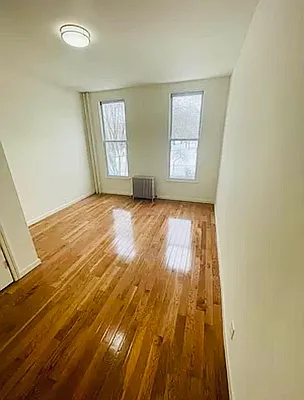 Rented by Reyes & Elsamad Real Estate Group | media 7