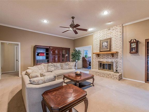 3rd image of 3537 Briarcliff Ct N