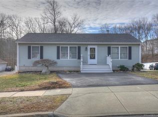 137 Deerfield Ridge Dr, Groton, CT 06355