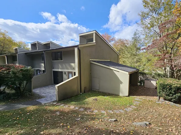 22 Clubhouse Drive #22, Woodbury, CT 06798