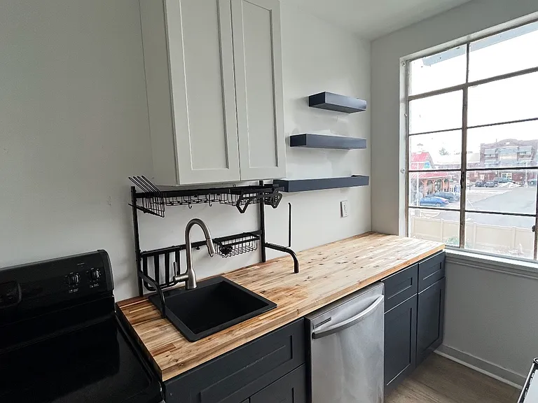 131 Carlisle St #R4 — Photo 2