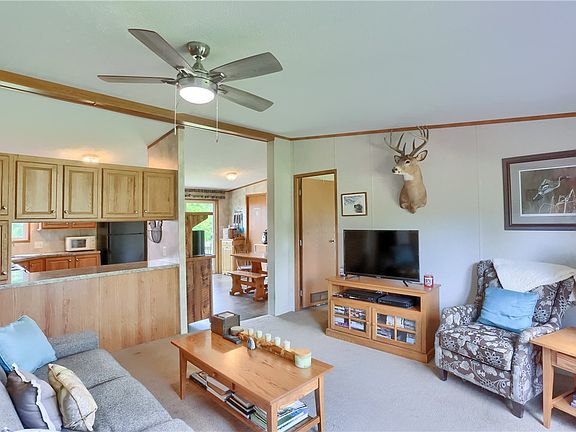4th image of 183 Maplehurst Dr