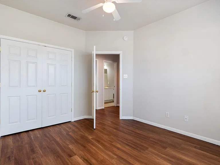 6104 Alexus Dr — Photo 6