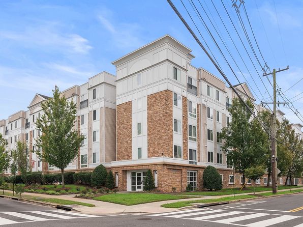 800 Kenilworth Ave NE #1-238