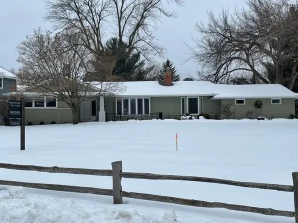 5200 Glengarry Pkwy, Edina, MN 55436