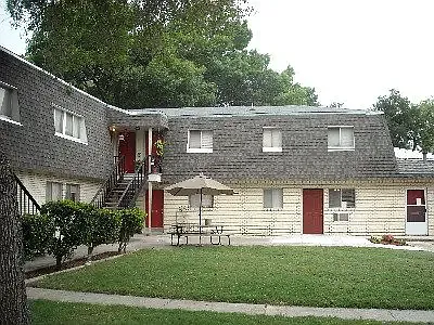 Photo 2 of 5 - 499 W San Antonio St - Lockhart, TX Building Photo - 499 W San Antonio St