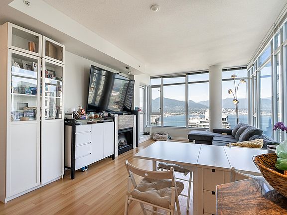 4th image of 1211 Melville St #2905