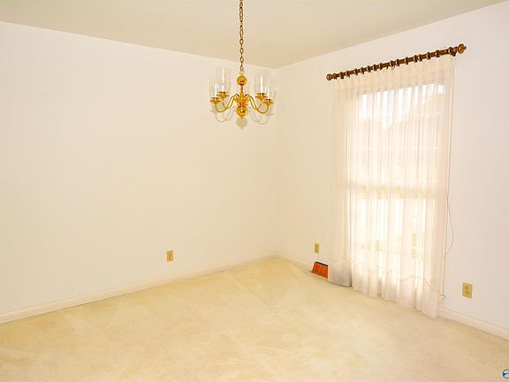 5th image of 805 Suhill Cir SE