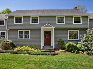 9 Oakhurst Rd, Simsbury, CT 06070