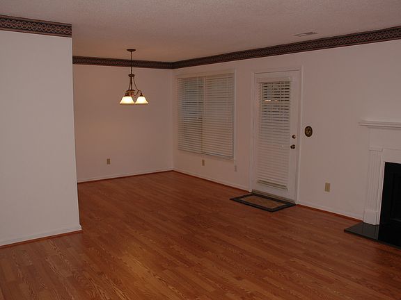 Living/Dining Area