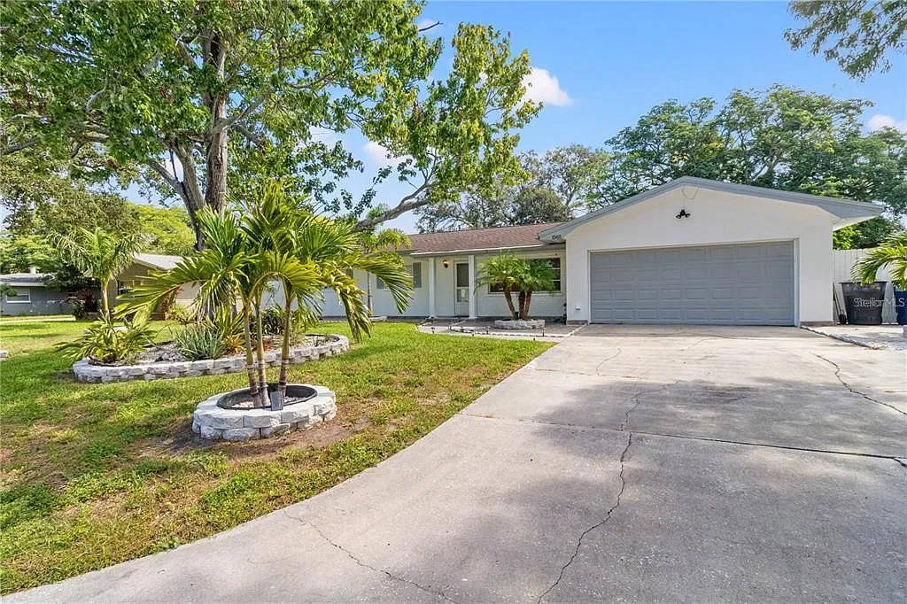 3 bed, 2.0 bath, 1326 sqft, $3,300 — Photo 2