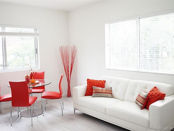 2nd image of 819 15th St #205