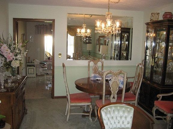 4th image of 221 S Violet Ln