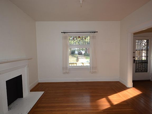 3rd image of 3544 Larkspur Ave