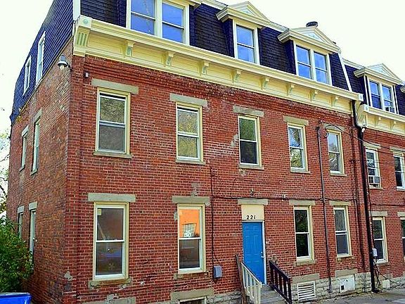 3rd image of 221 Renner St APT 4