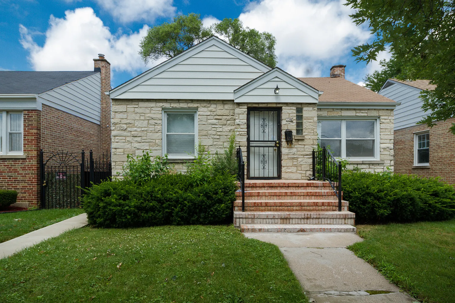 2708 W 83rd St photo 1