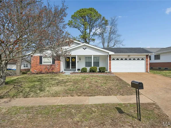 13 Lancaster Ct, Florissant, MO 63033