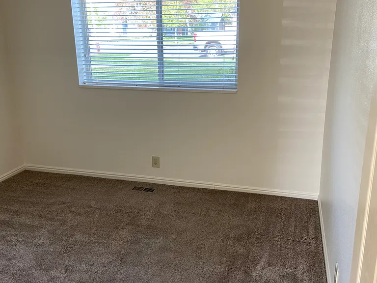 69 N 200 E #4 — Photo 4