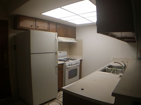 3rd image of 7030 Centergrove Dr