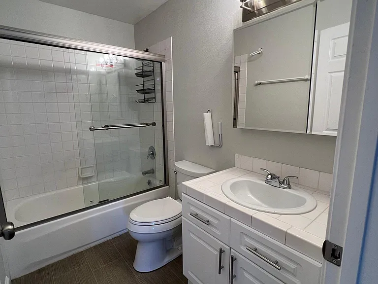 Main floor full bathroom
