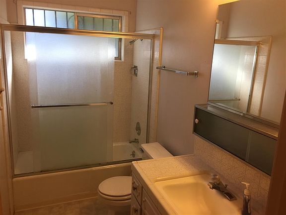 4th image of 1054 Manchester Dr