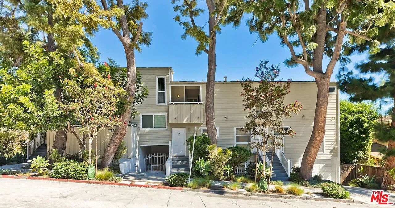 2 bed, 2.0 bath, 1066 sqft, $5,700 — Photo 1
