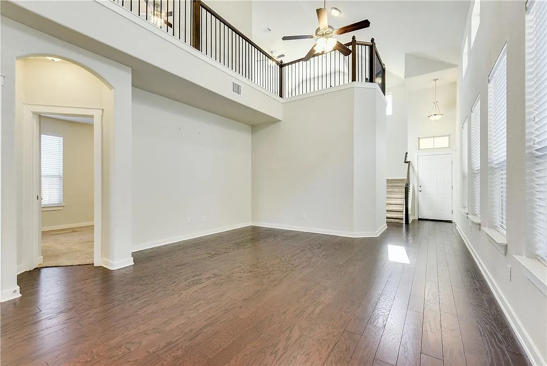 3 bed, 2.5 bath, 1977 sqft, $2,155 — Photo 4