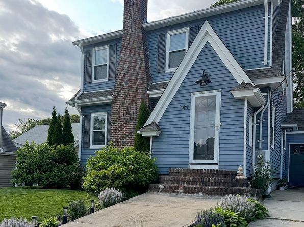 141 Calaman Rd, Cranston, RI