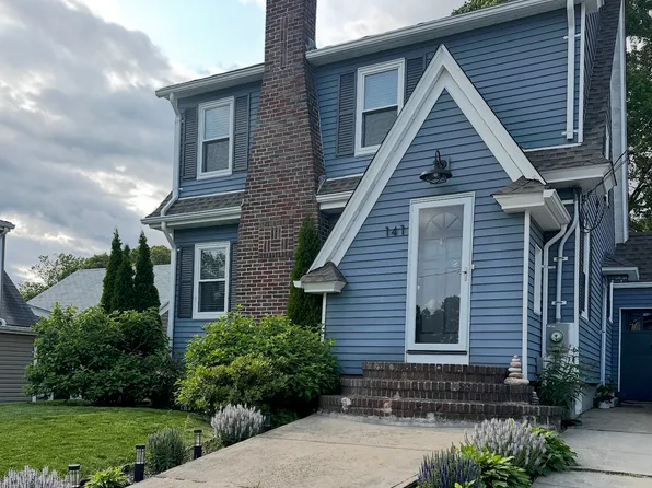 141 Calaman Rd, Cranston, RI 02910